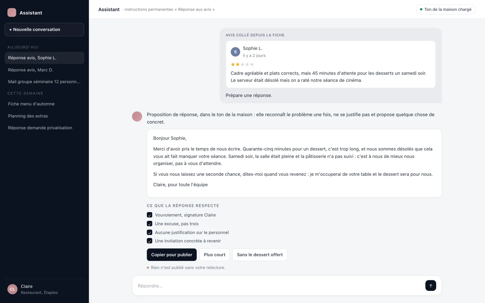 Capture d'écran : réponse à un avis client de deux étoiles proposée par un assistant IA, à relire avant publication